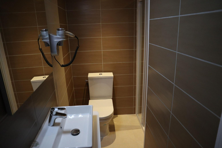 Bathroom 3, Hotel De Naples, Allier