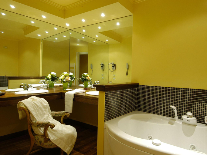Bathroom 4, The Tuscanian Hotel, Lucca