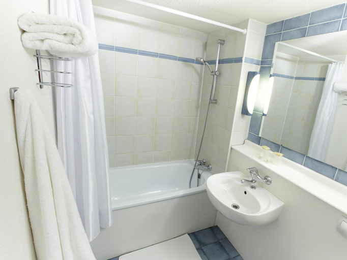 Bathroom 3, Kyriad Direct Strasbourg Ouest - Zénith, Bas-Rhin