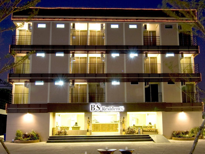 Exterior & Views 14