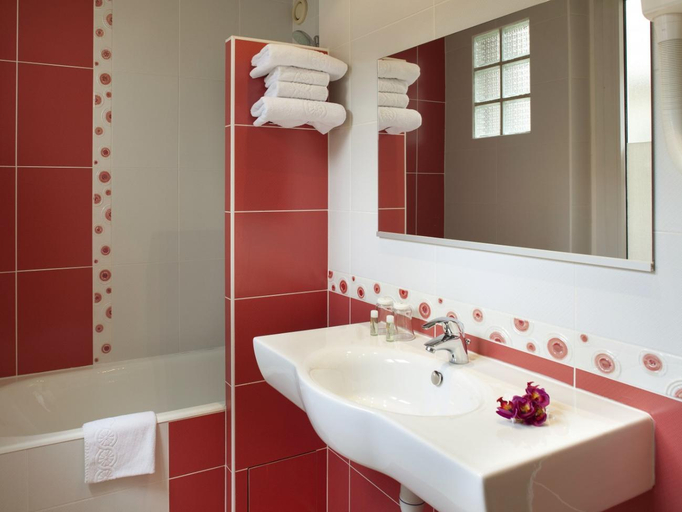 Bathroom 4, Hotel L'Interlude, Paris