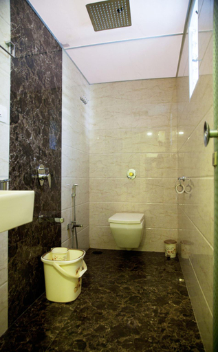 Bathroom 4, Hotel Satellite, Mumbai Suburban