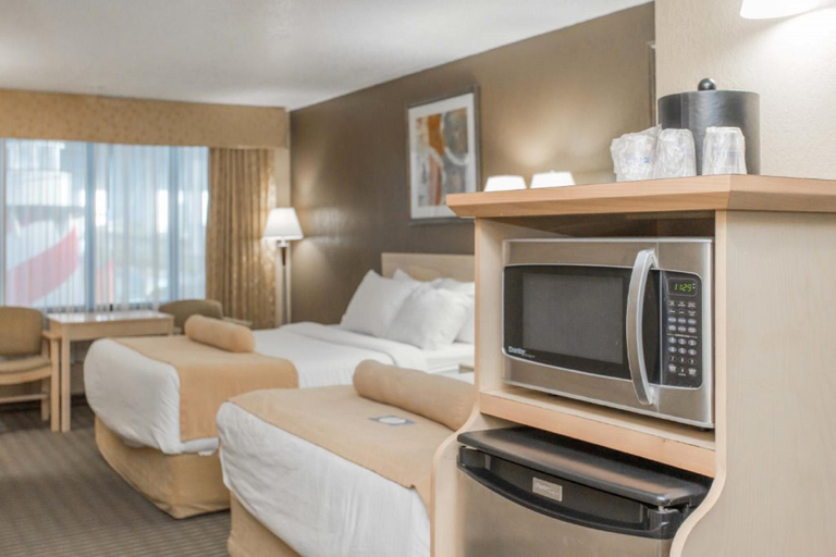 Bedroom 3, Seven Oaks Hotel Regina, Division No. 6