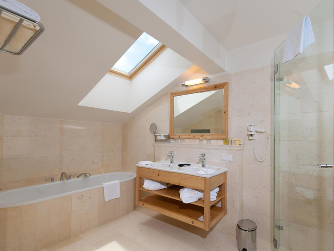 Bathroom 5, Hotel Kaiserhof Kitzbuhel, 4 Sterne Superior, Kitzbühel