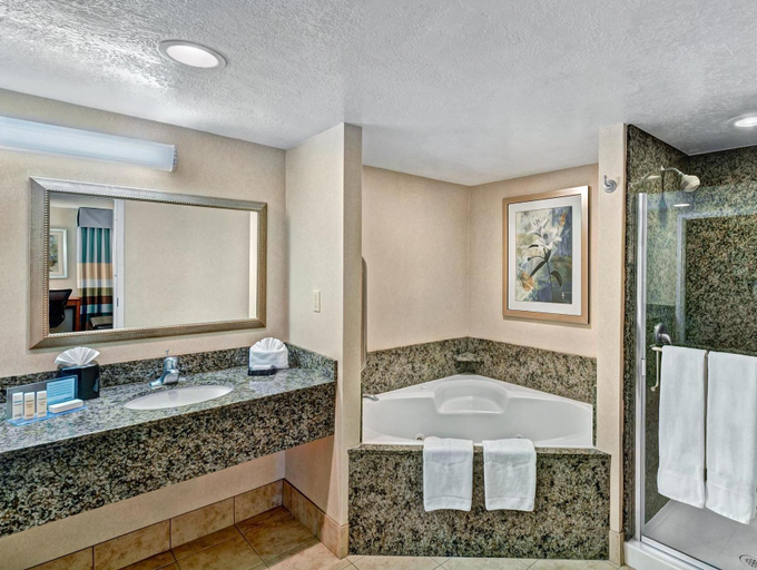 Bathroom 4, Hampton Inn Lake Havasu City, Mohave