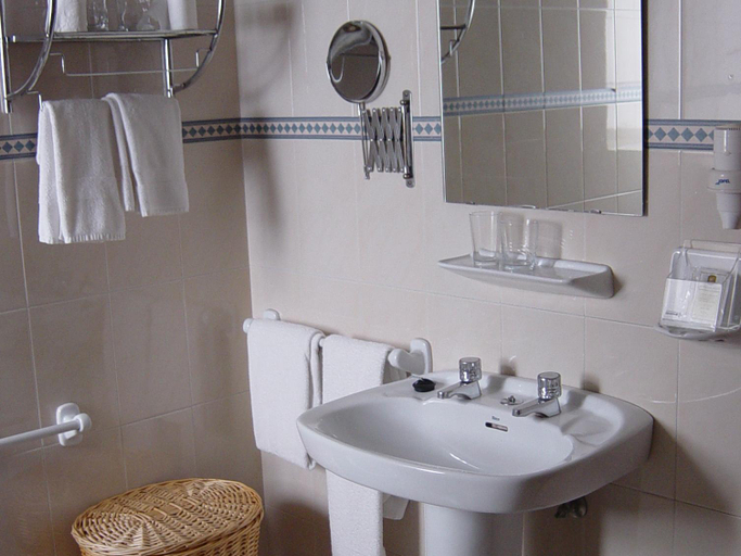 Bathroom 3, Hospederia Colon Antequera, Málaga