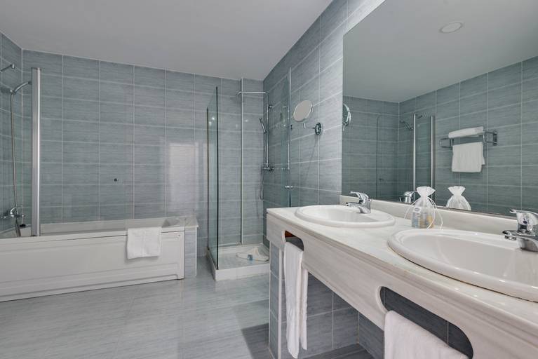 Bathroom 5, Cabogata Jardín, Almería