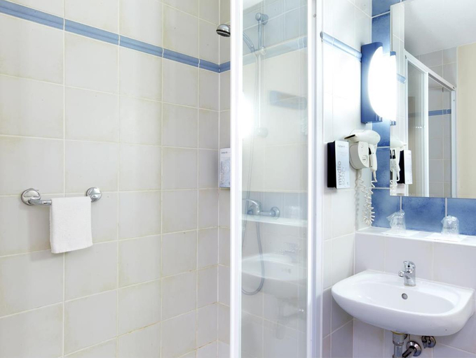 Bathroom 4, Hotel Campanile Rouen Nord - Barentin, Seine-Maritime