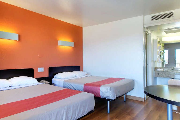 Bedroom 3, Motel 6 Capitol Heights, Md - Washington, Prince George's