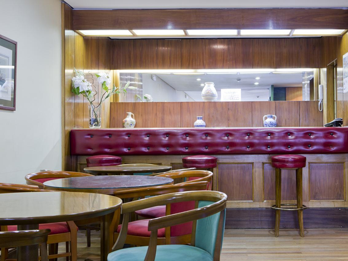 Food & Drinks 5, Velázquez 45 by Pillow, Madrid