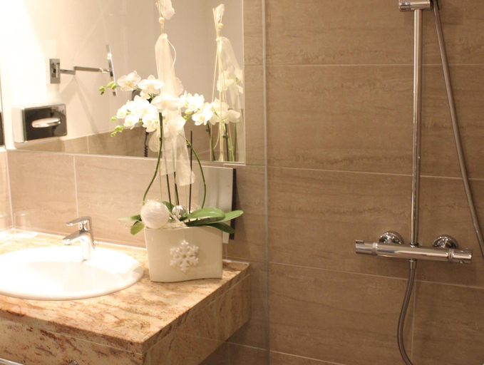 Bathroom 4, Best Western Queens Hotel Pforzheim-Niefern, Enzkreis