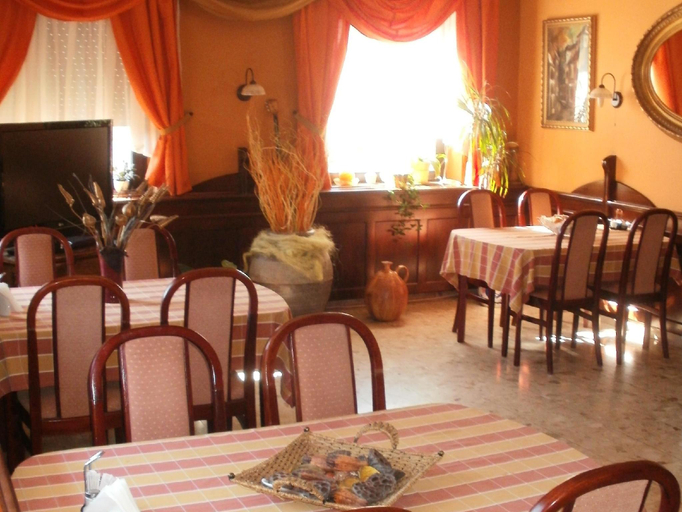 Food & Drinks 4, Szenti Vendeghaz, Győr