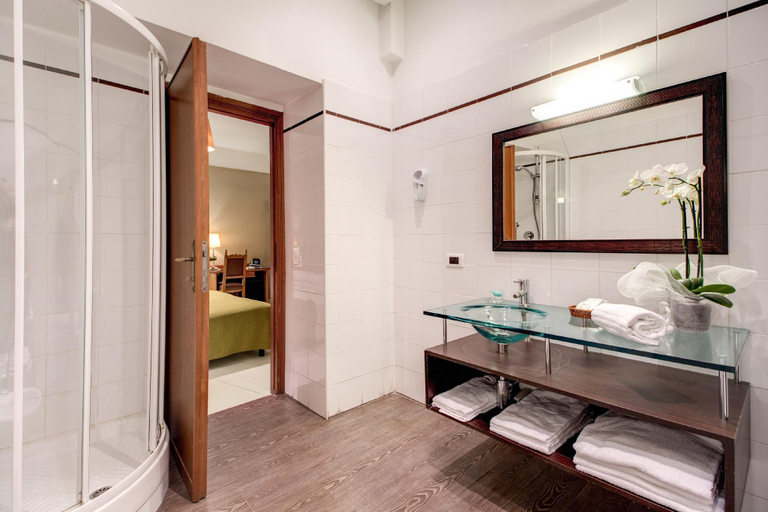 Bathroom 4, Hotel St Moritz, Roma