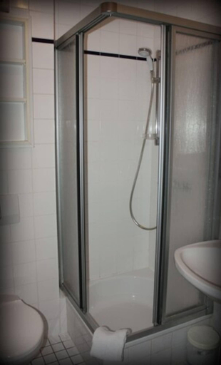 Bathroom 4, Hotel Alina, Wiesbaden