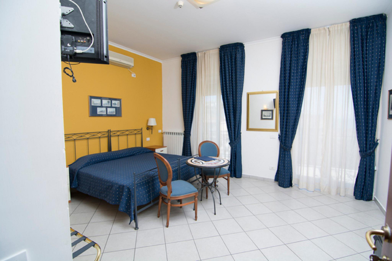 Bedroom 3, Hotel Villa Margherita, Napoli