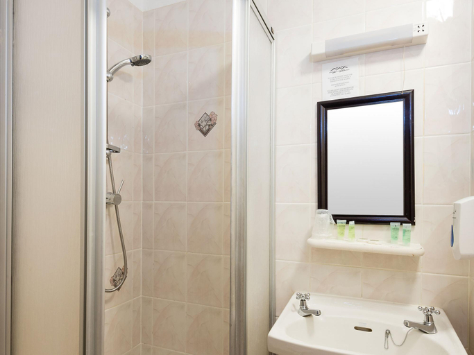 Bathroom 5, Killin Hotel, Stirling