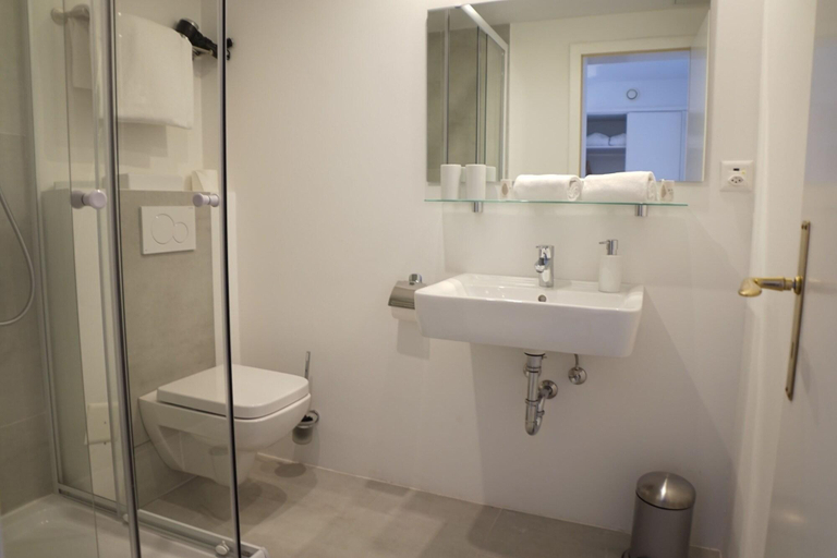 Bathroom 5, Thermal Htls & Walliser Alpentherme Leukerbad, Leuk