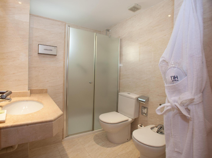 Bathroom 2, NH San Pedro Hotel, Málaga