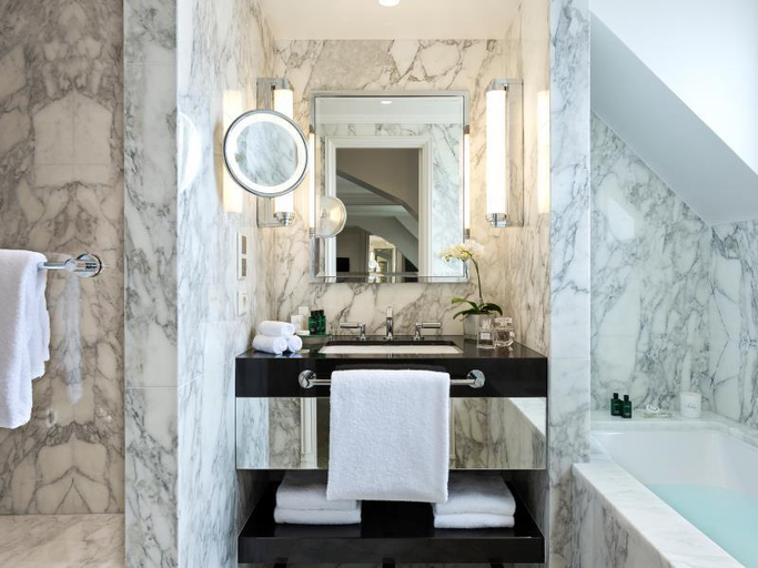 Bathroom 4, Hotel San Regis, Paris