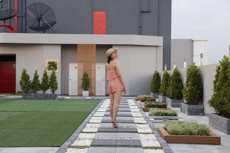 Exterior & Views 29