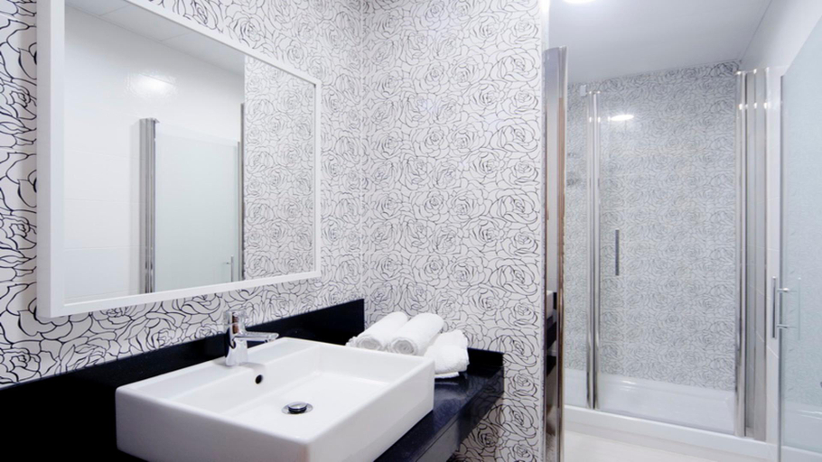 Bathroom 3, Apartments Rambla 108, Barcelona