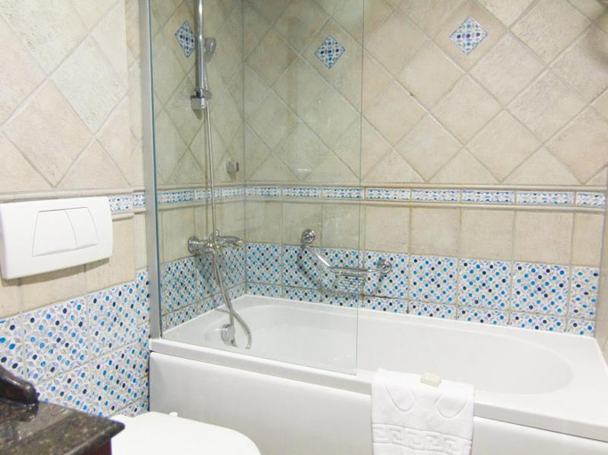 Bathroom 5, Sirkeci Mansion Hotel, Fatih