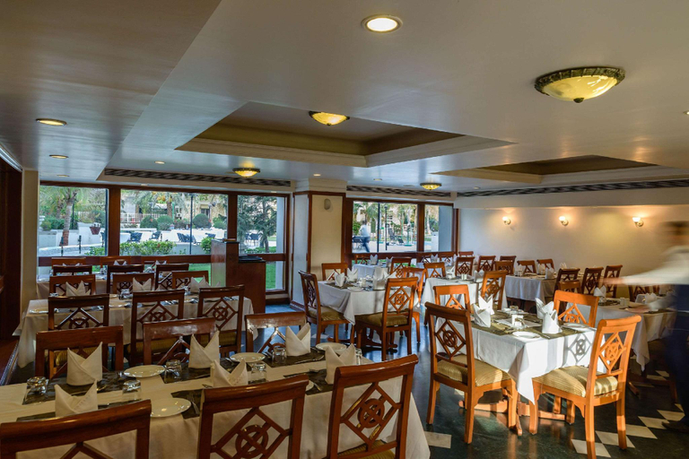 Food & Drinks 5, Quality Inn Palms, Kachchh