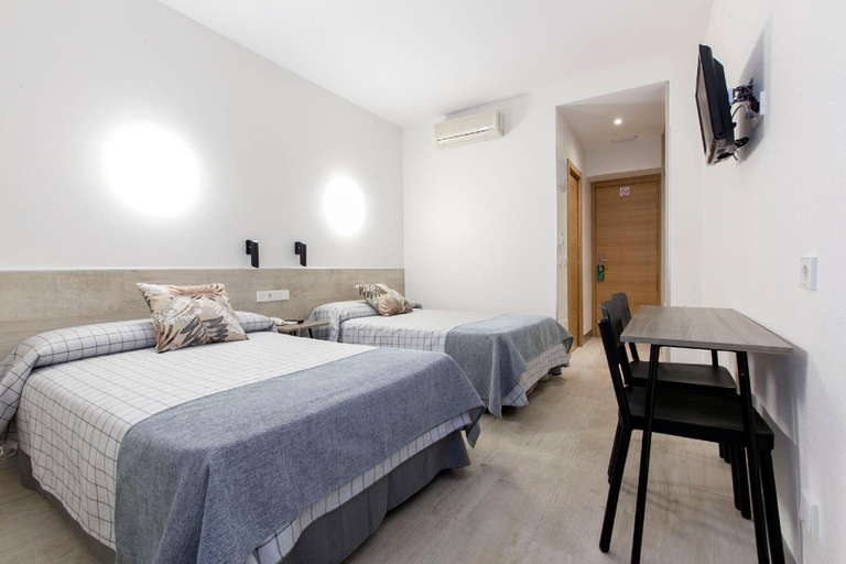 Bedroom 3, Hostal Castilla II Puerta del Sol, Madrid