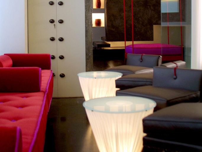 Public Area 3, Sina The Gray, Milano
