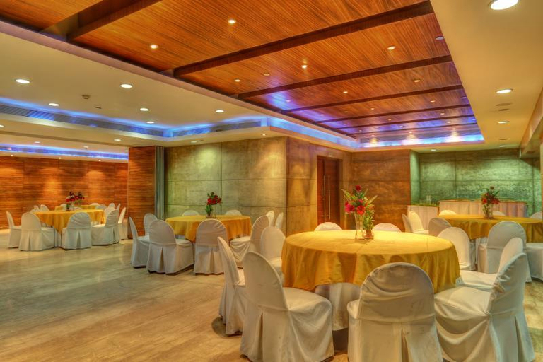 Public Area 3, Mosaic Original, Noida, Gautam Buddha Nagar