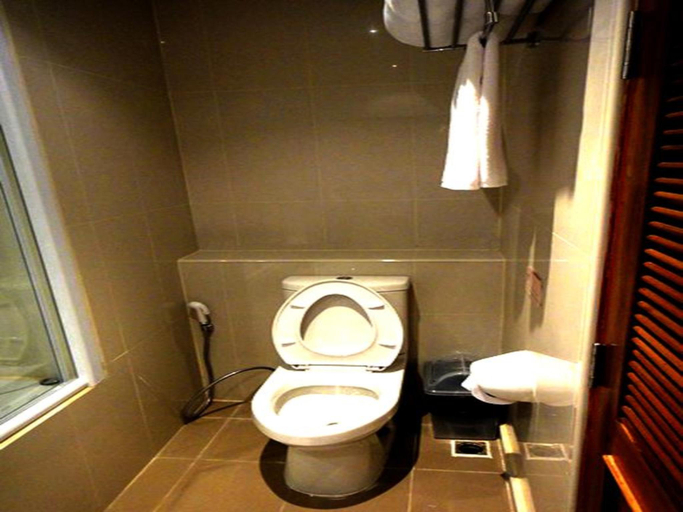 Bathroom 5, Fuengfah Riverside Gardens Resort, Mae Rim