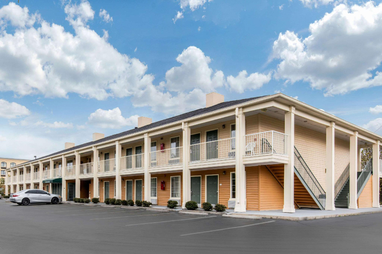 Exterior & Views 1, Oxford Anniston I-20, Calhoun