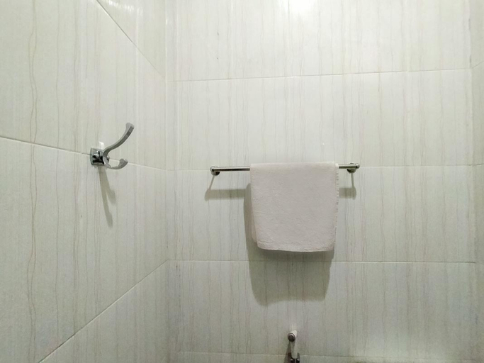 Bathroom 4, Hotel Fikry Toli Toli, Toli-Toli