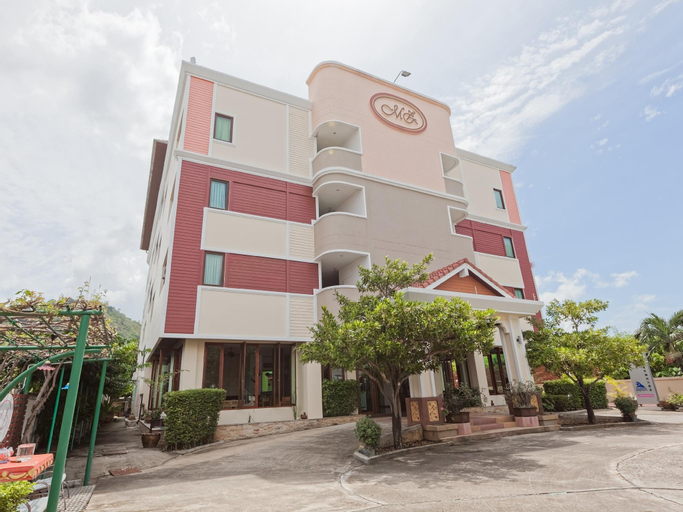 Exterior & Views 24