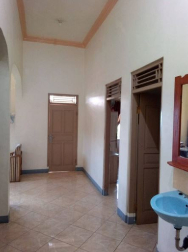 Bedroom 4, Villa Malika B with direct view to Cisuren Hill, Bogor