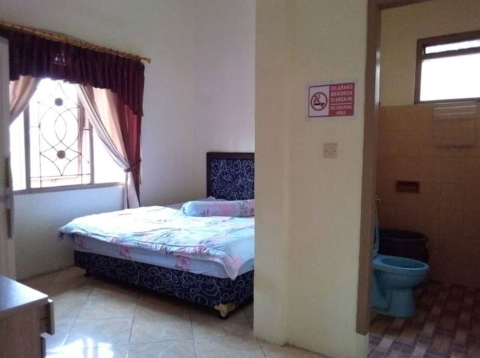 Bedroom 3, Villa Malika B with direct view to Cisuren Hill, Bogor