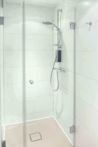 Bathroom 2, Premiere Classe Schweinfurt, Schweinfurt