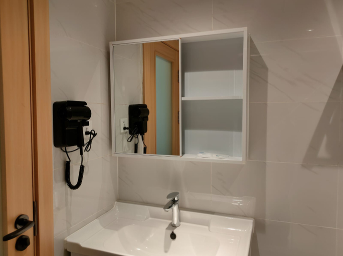 Bathroom 4, Samanea Boutique Apartment, Tangerang