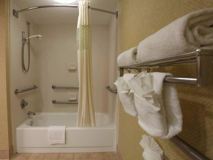 Bathroom 3, Hampton Inn by Hilton Atlanta NW Cumberland, Cobb
