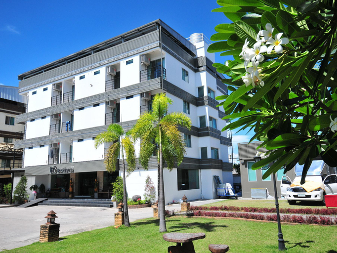 Exterior & Views 11