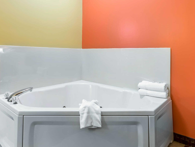 Bathroom 4, Econo Lodge Louisville Airport, Jefferson