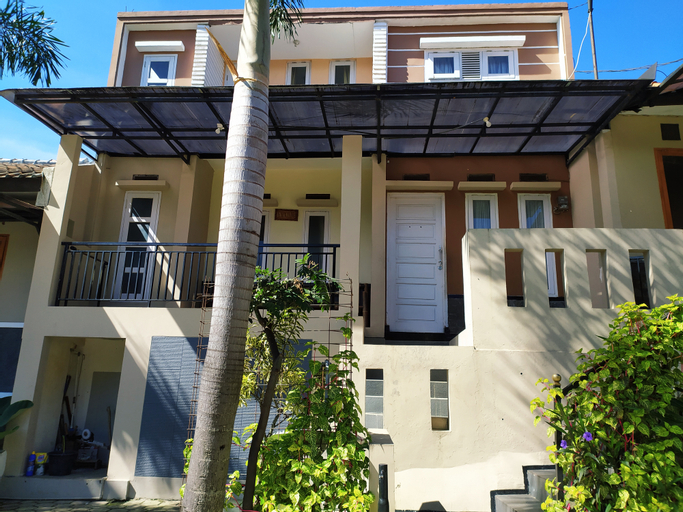 Exterior & Views 1, Villa Beverly Lembang, Bandung