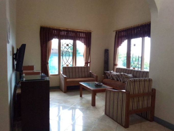 Public Area, Villa Malika B with direct view to Cisuren Hill, Bogor