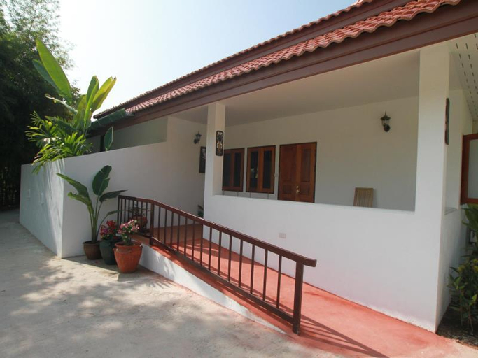 Exterior & Views 19
