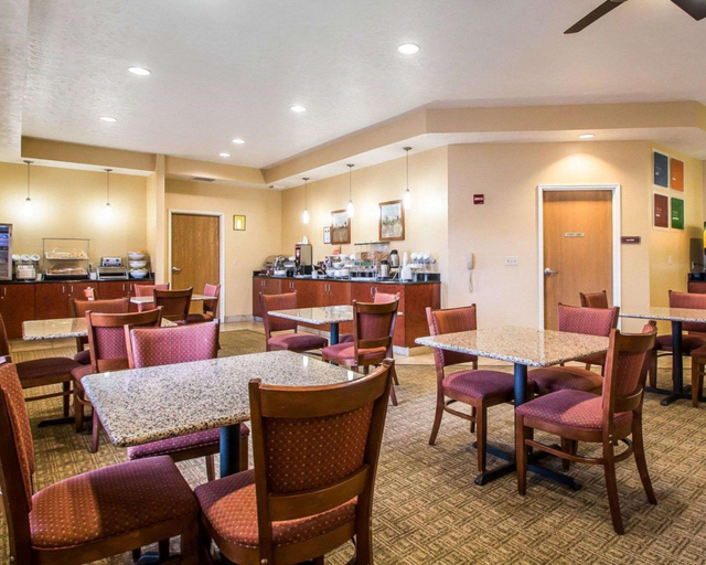 Food & Drinks 5, Comfort Suites Merrillville near US 30, Lake