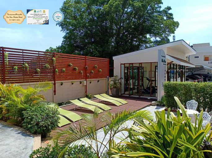 Exterior & Views 25