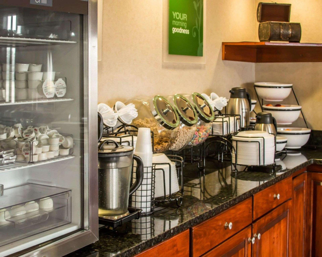 Food & Drinks 5, Comfort Inn & Suites Dimondale - Lansing, Eaton