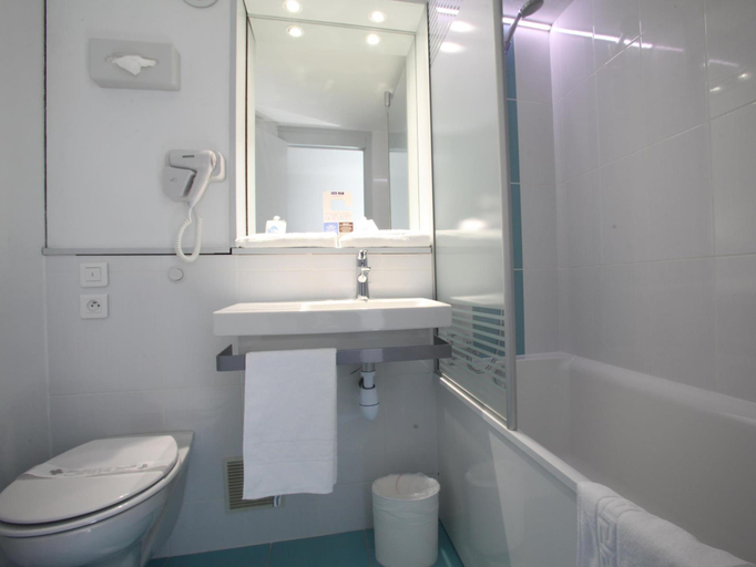 Bathroom 5, Kyriad Nancy Sud - Ludres, Meurthe-et-Moselle