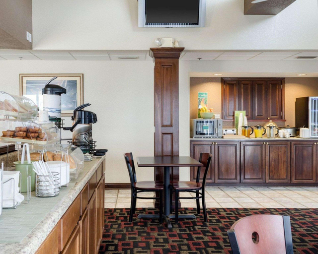 Food & Drinks 5, Quality Inn, Simpson