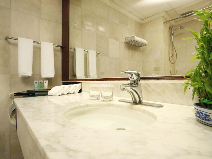 Bathroom 5, Metropark Lido Hotel, Beijing